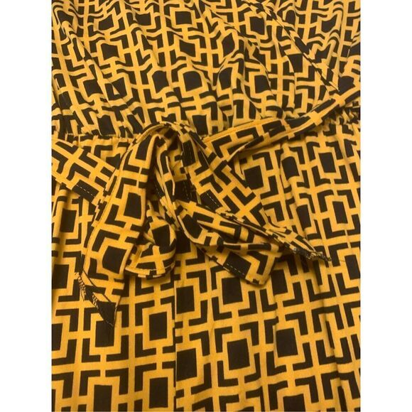 Sleeveless Plus Size Jumper - Picture 4 of 6